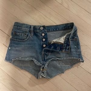 levi jean shorts size small